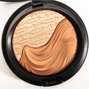MAC Double Definition Extra Dimension Skinfinish